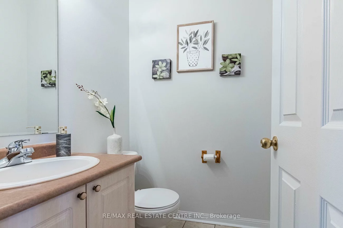5981, Couples, East Credit, Mississauga