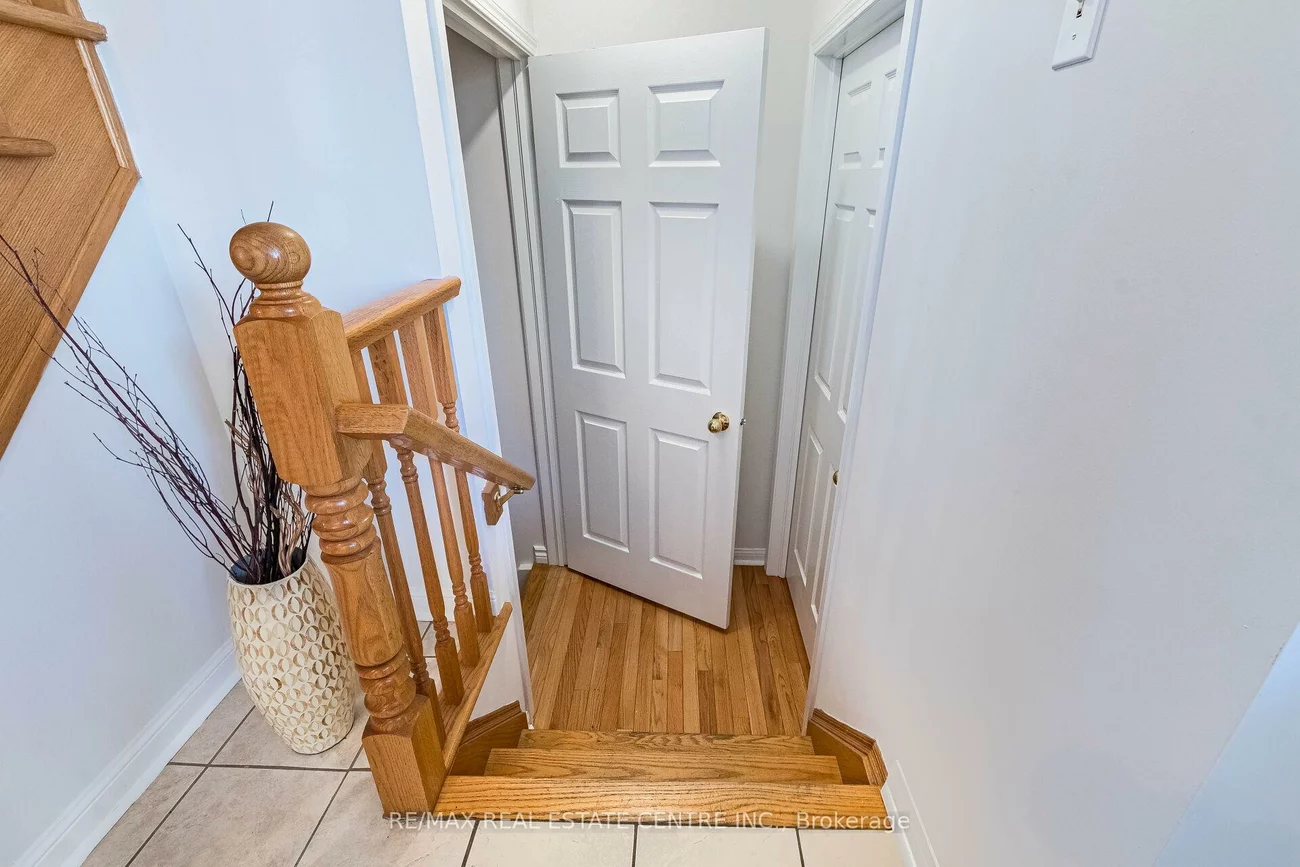 5981, Couples, East Credit, Mississauga