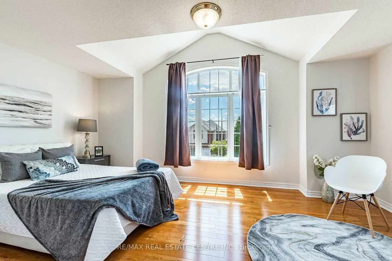 5981, Couples, East Credit, Mississauga