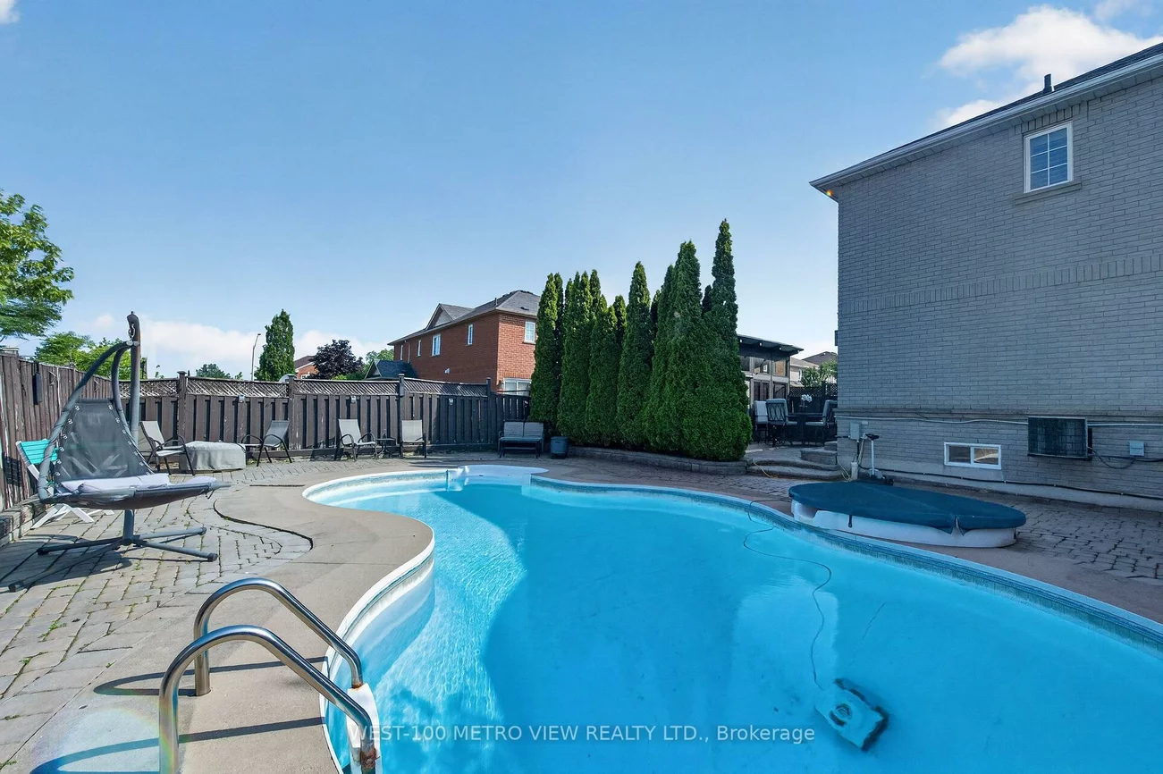 748, Summer Park, Fairview, Mississauga