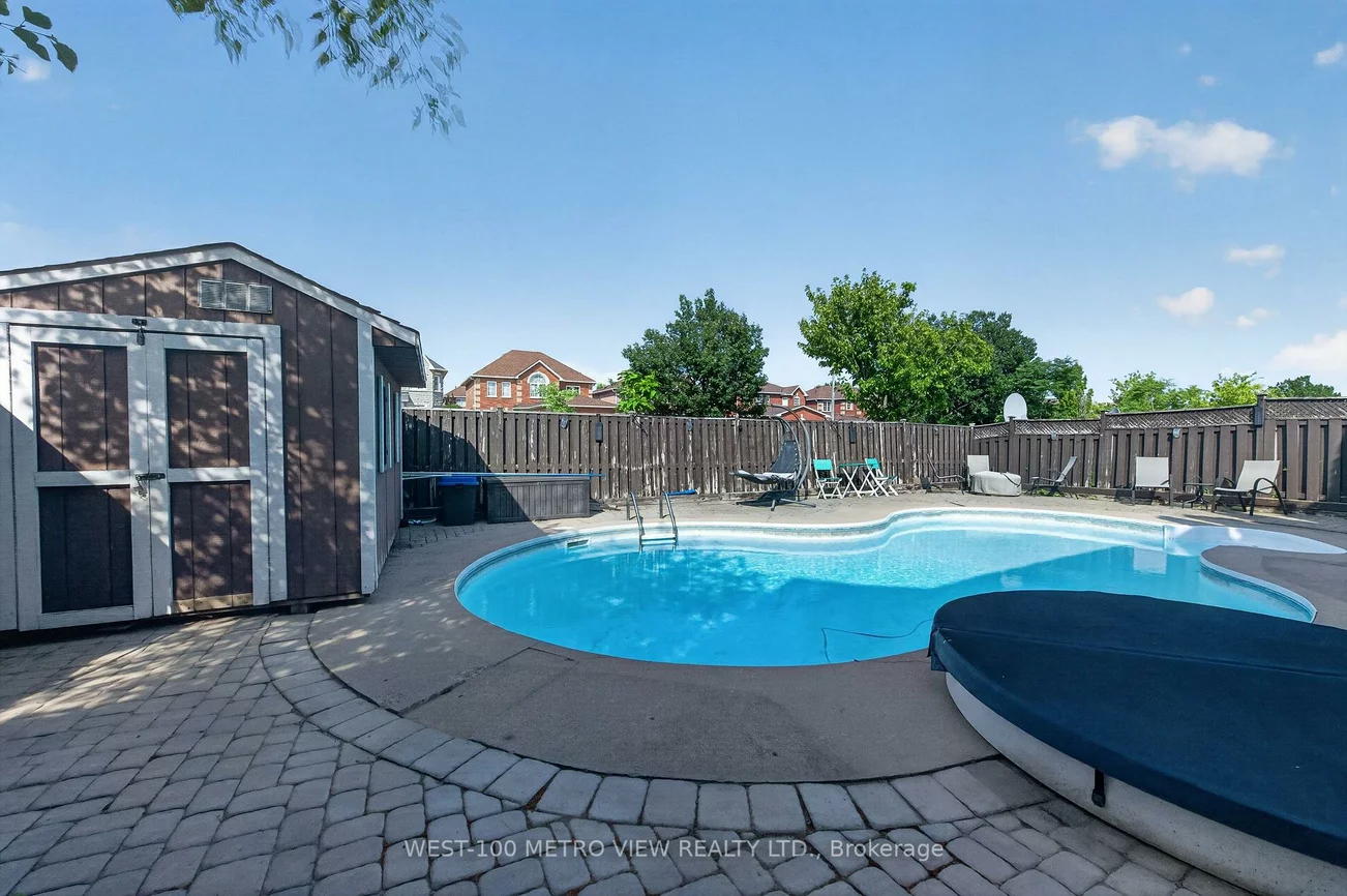 748, Summer Park, Fairview, Mississauga