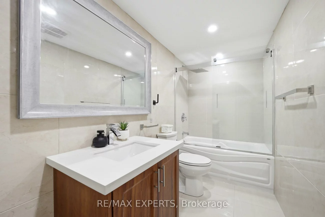 3656, Sawmill Valley, Erin Mills, Mississauga