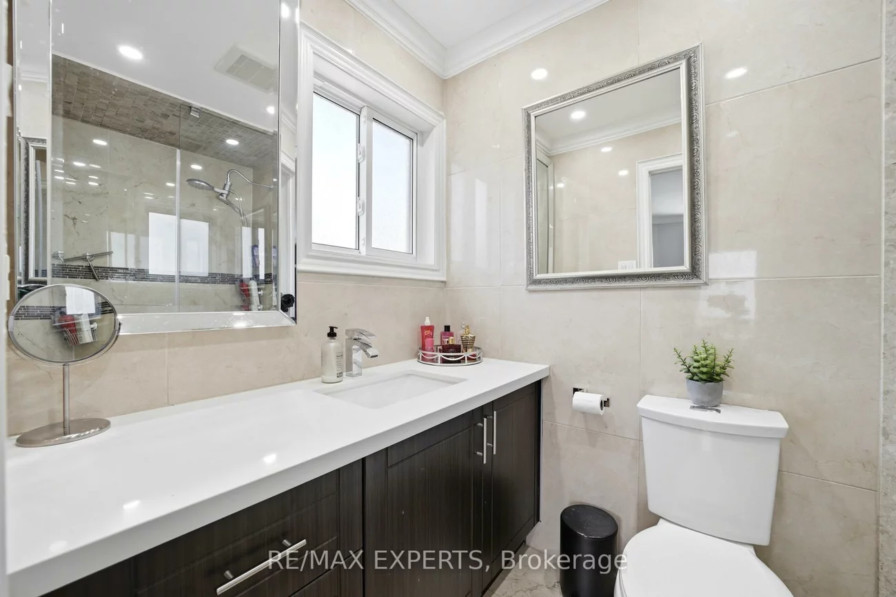 3656, Sawmill Valley, Erin Mills, Mississauga