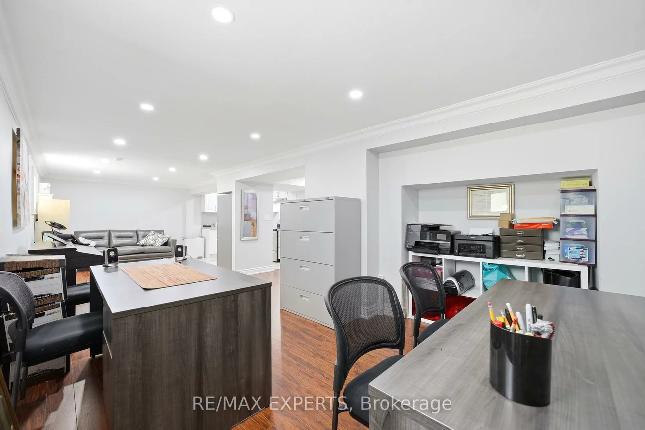 3656, Sawmill Valley, Erin Mills, Mississauga