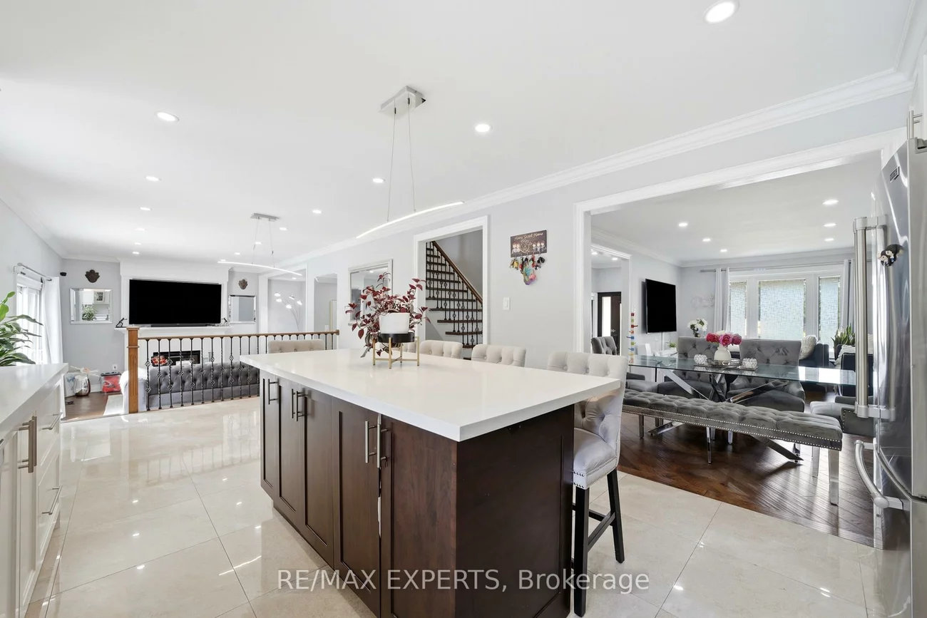 3656, Sawmill Valley, Erin Mills, Mississauga