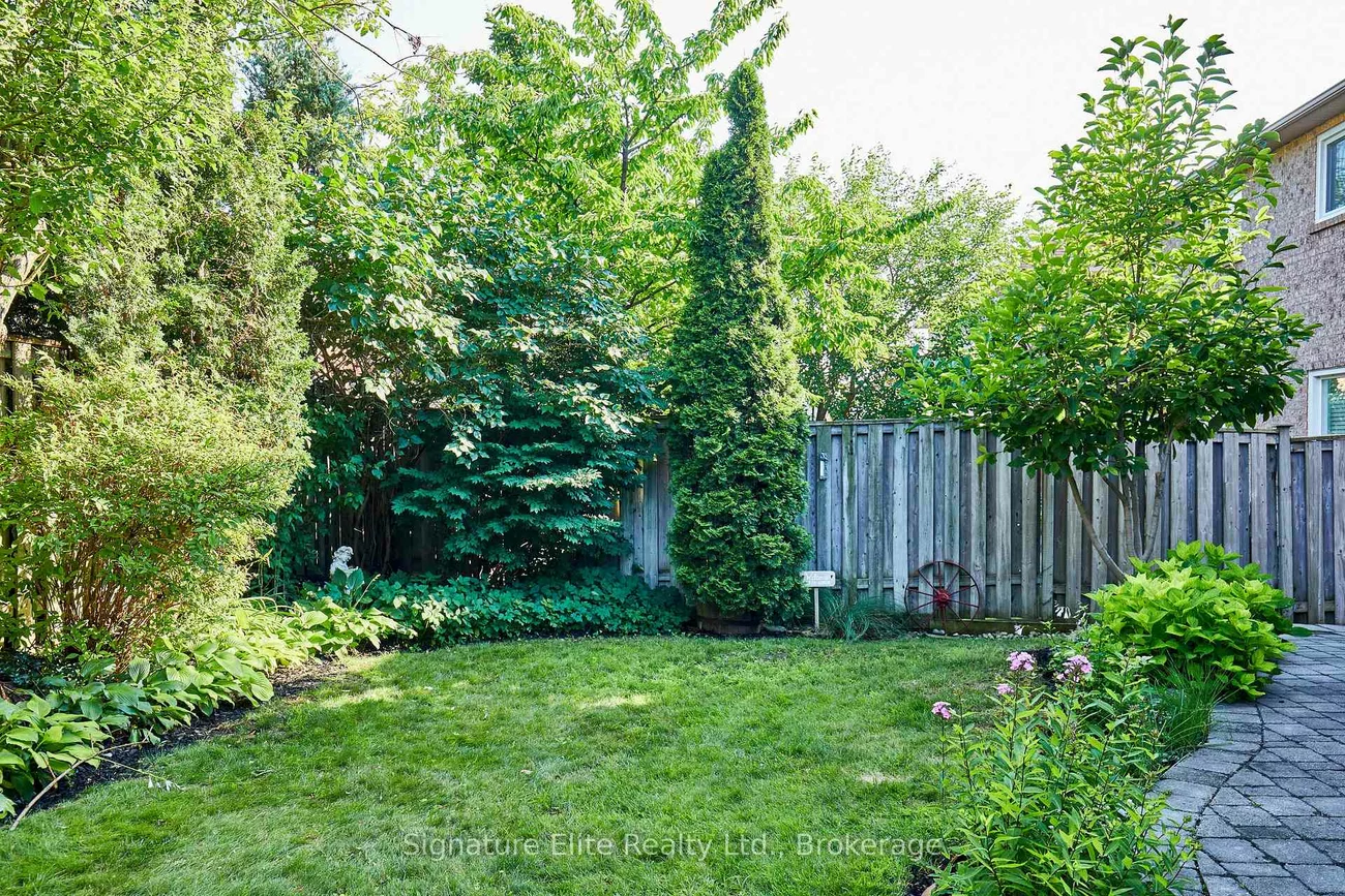 954, Mantle, East Credit, Mississauga
