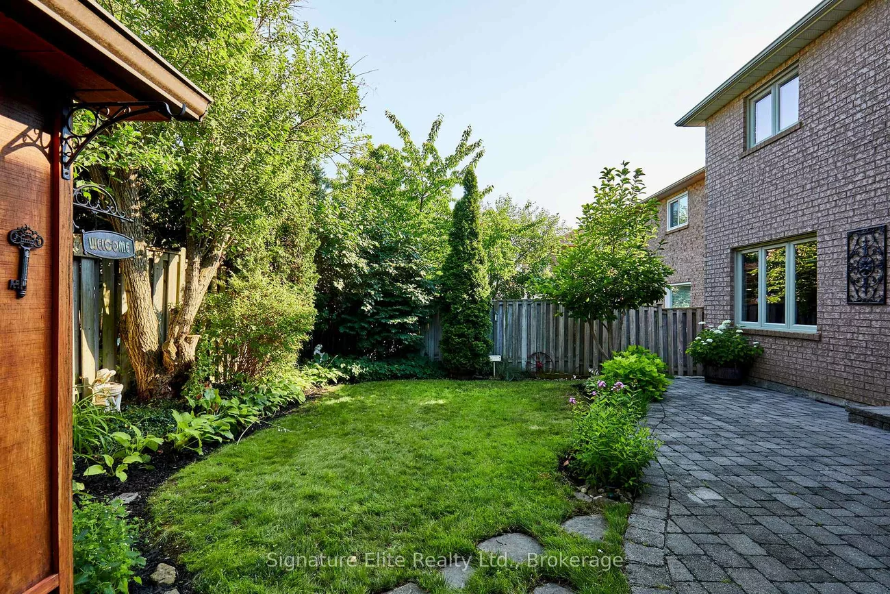 954, Mantle, East Credit, Mississauga