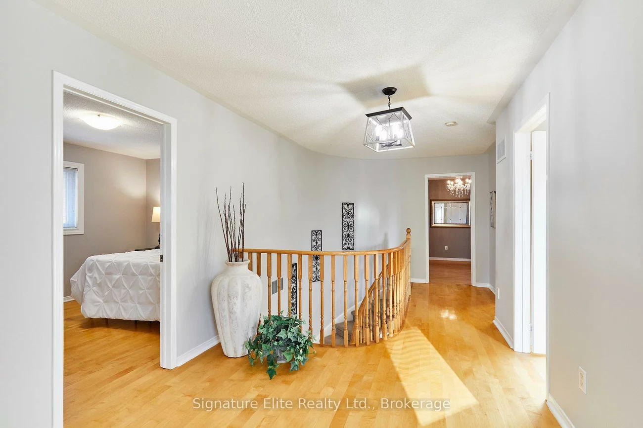 954, Mantle, East Credit, Mississauga
