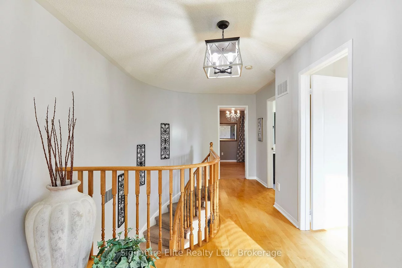 954, Mantle, East Credit, Mississauga