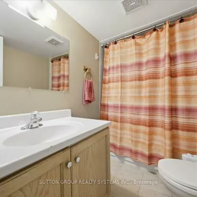 1382, Avon, Meadowvale Village, Mississauga