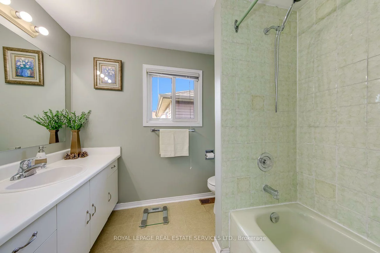 3364, Ingram, Erin Mills, Mississauga