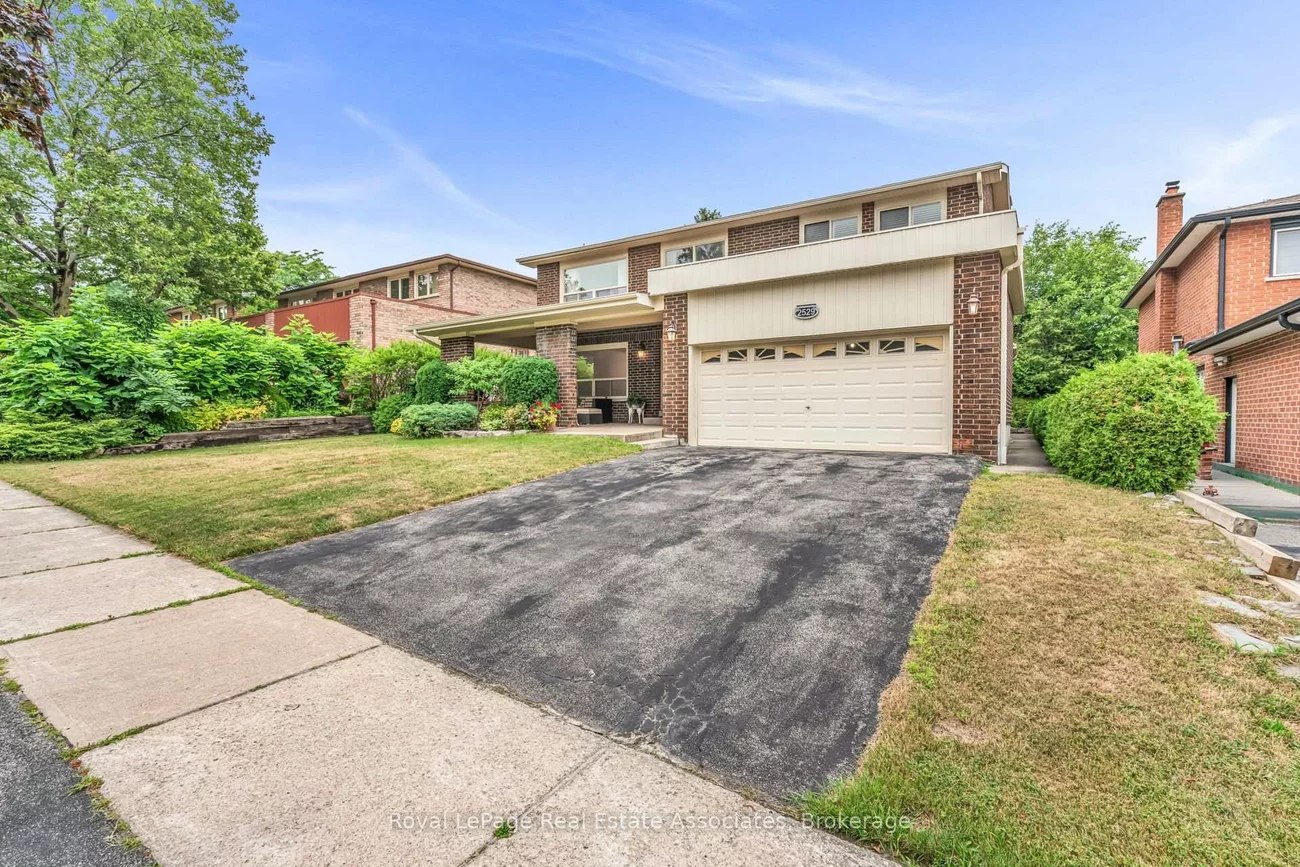 2529, Claymore, Erindale, Mississauga