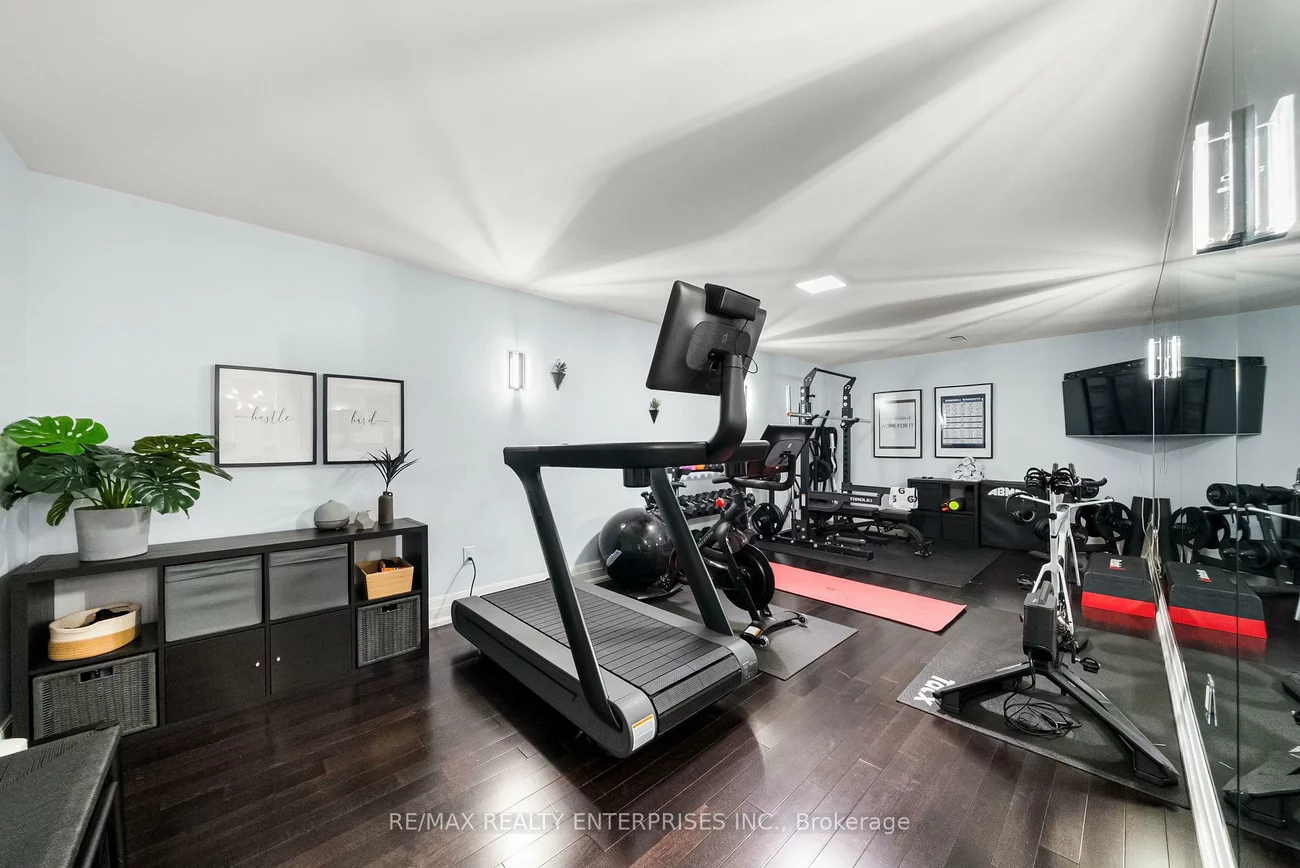 363, Niar, Mineola, Mississauga