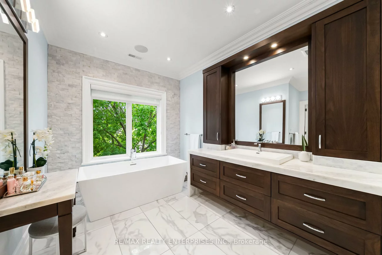 363, Niar, Mineola, Mississauga