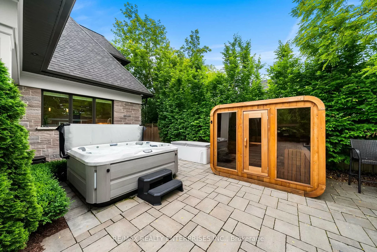 363, Niar, Mineola, Mississauga