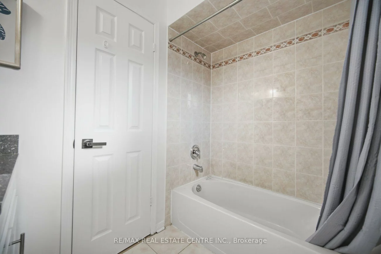 177, Surbray, Fairview, Mississauga