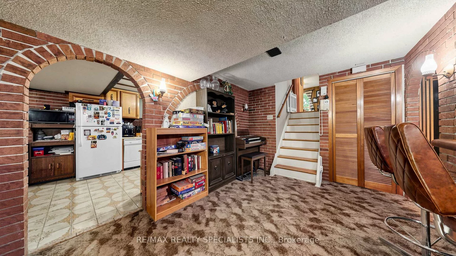 2385, Hensall, Cooksville, Mississauga