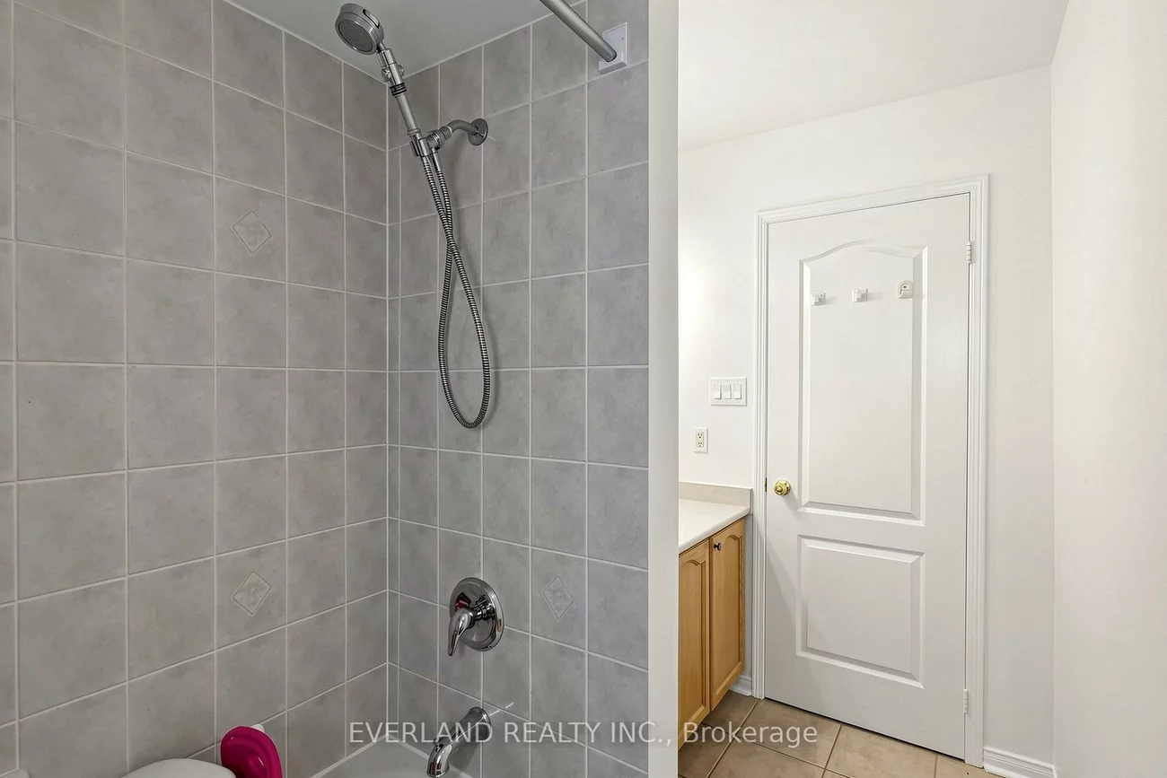 5588, Highbank, Central Erin Mills, Mississauga