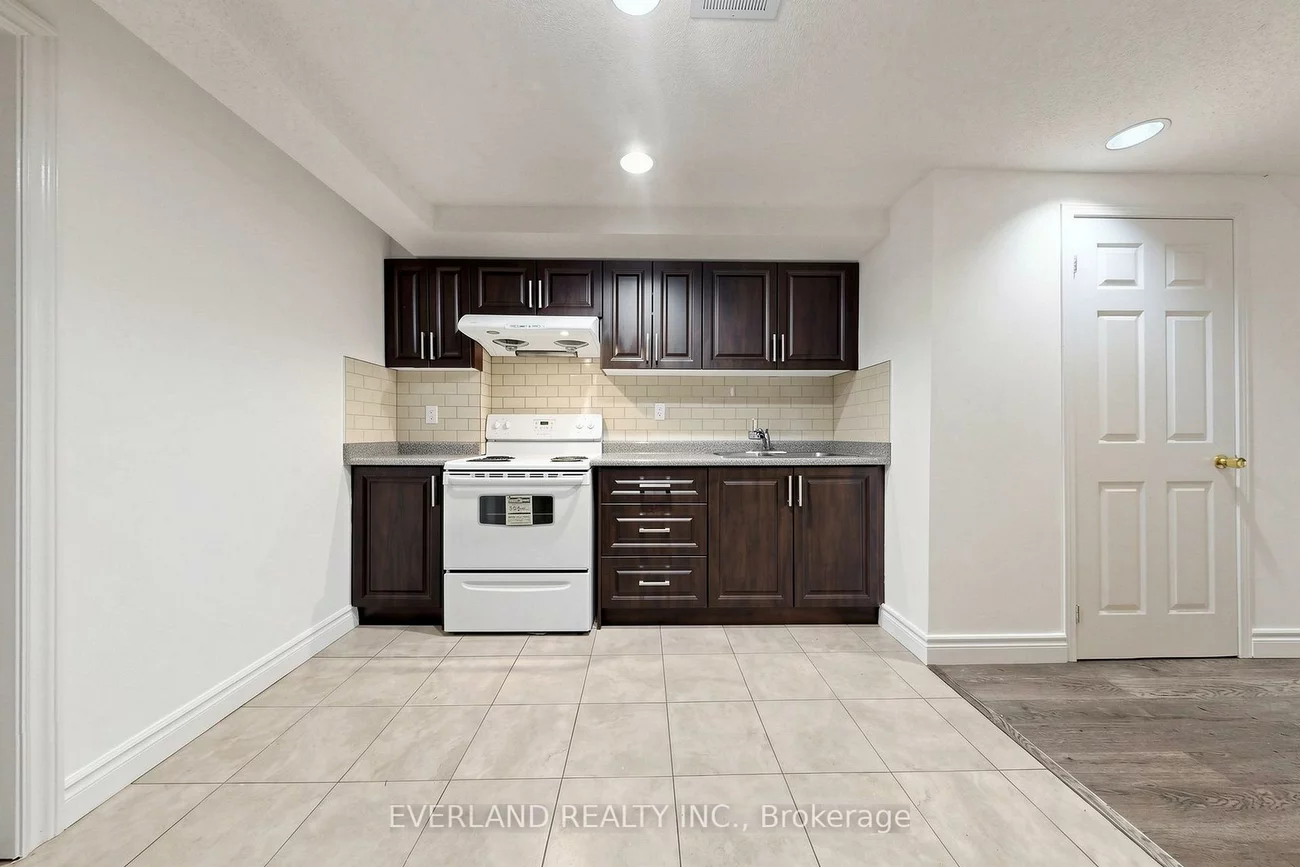 5588, Highbank, Central Erin Mills, Mississauga