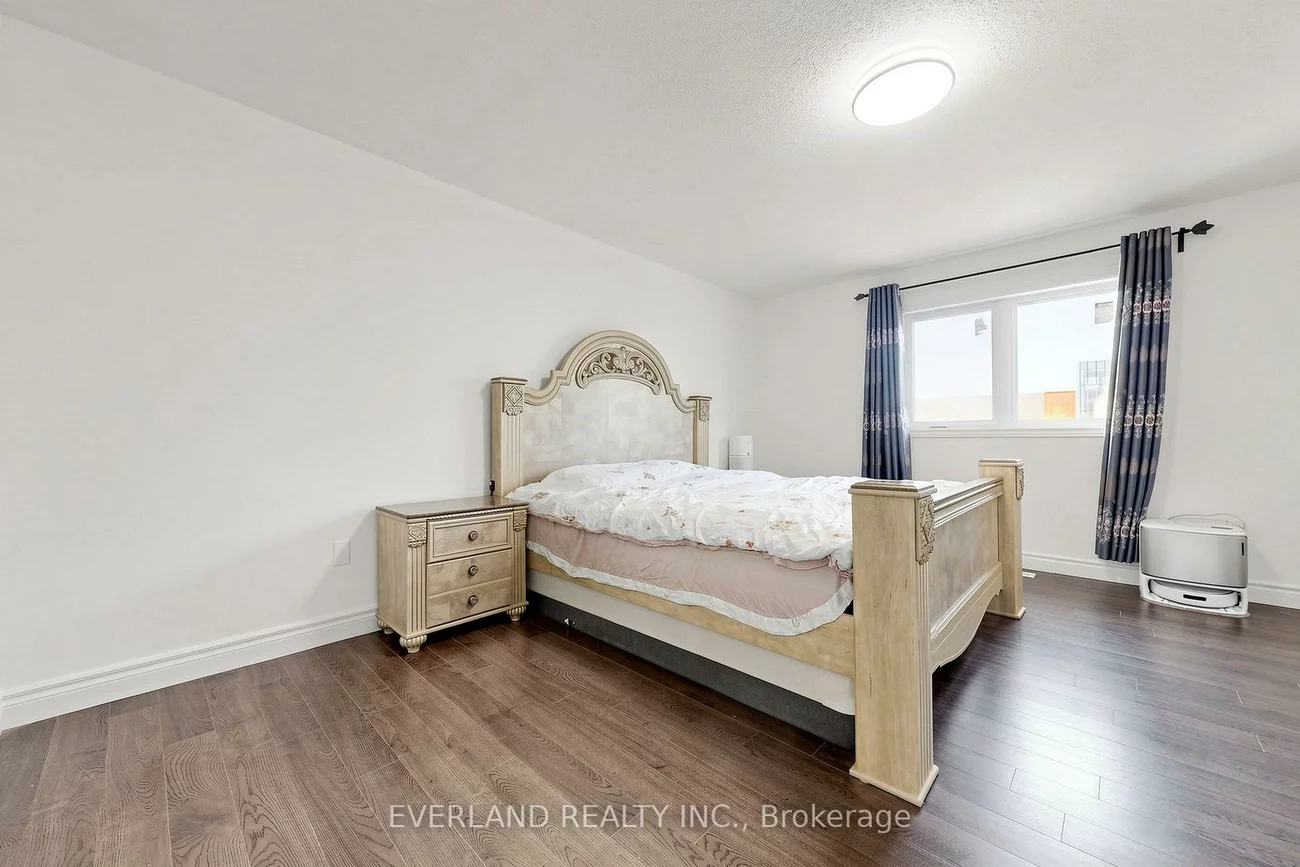 5588, Highbank, Central Erin Mills, Mississauga
