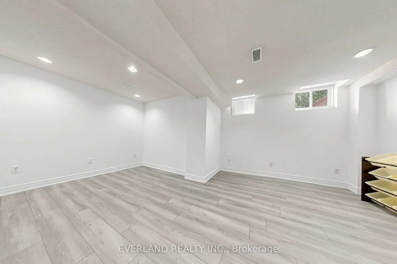 5588, Highbank, Central Erin Mills, Mississauga