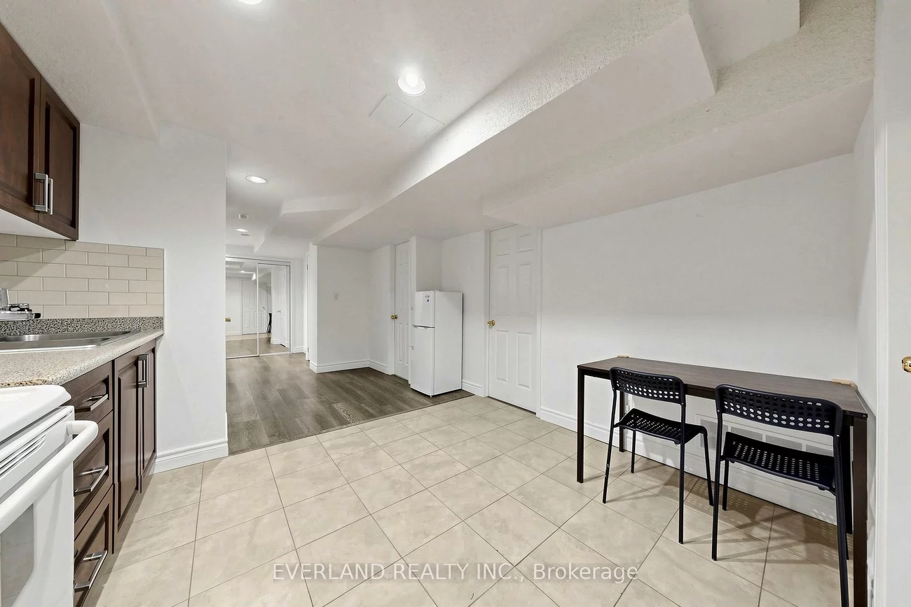 5588, Highbank, Central Erin Mills, Mississauga