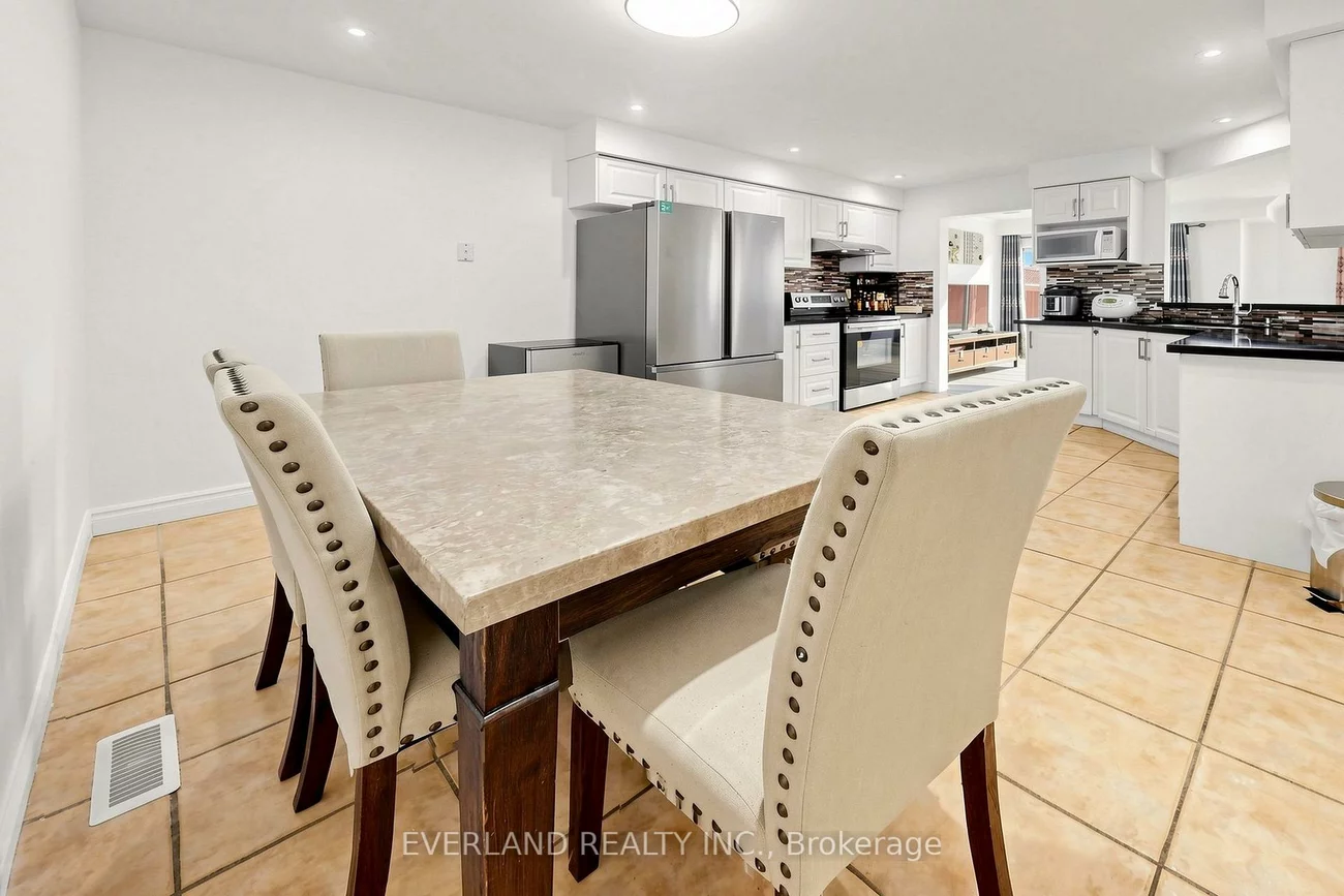 5588, Highbank, Central Erin Mills, Mississauga