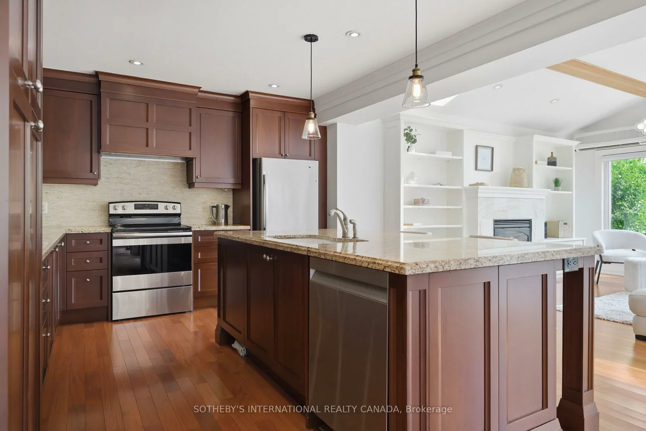 69, Wanita, Port Credit, Mississauga