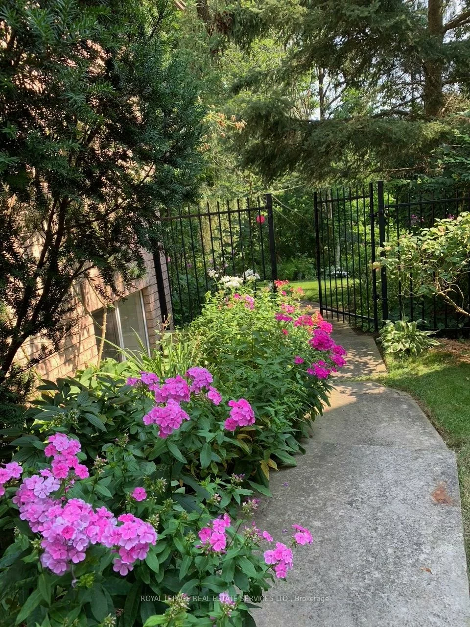 1726, The Pines, Clarkson, Mississauga
