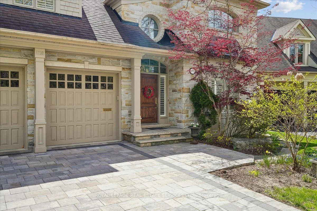 1726, The Pines, Clarkson, Mississauga