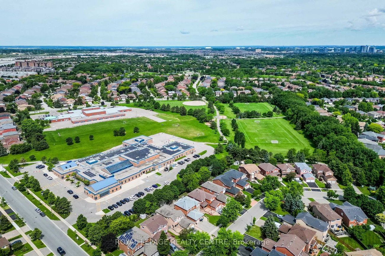 3211, Dovetail, Erin Mills, Mississauga