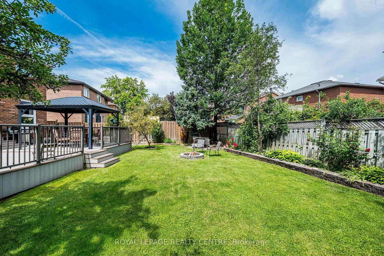 3211, Dovetail, Erin Mills, Mississauga