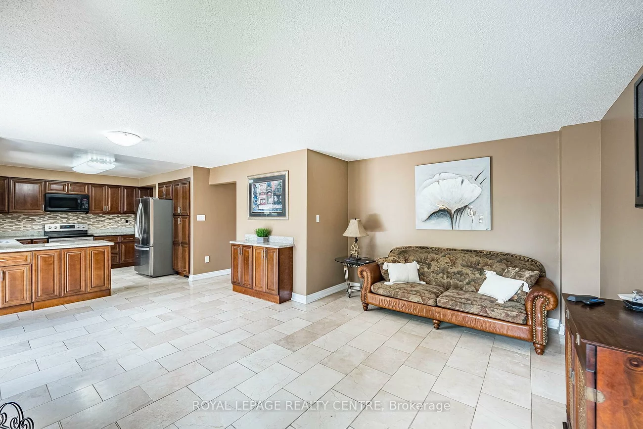 3211, Dovetail, Erin Mills, Mississauga