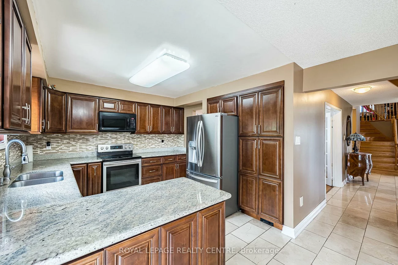 3211, Dovetail, Erin Mills, Mississauga