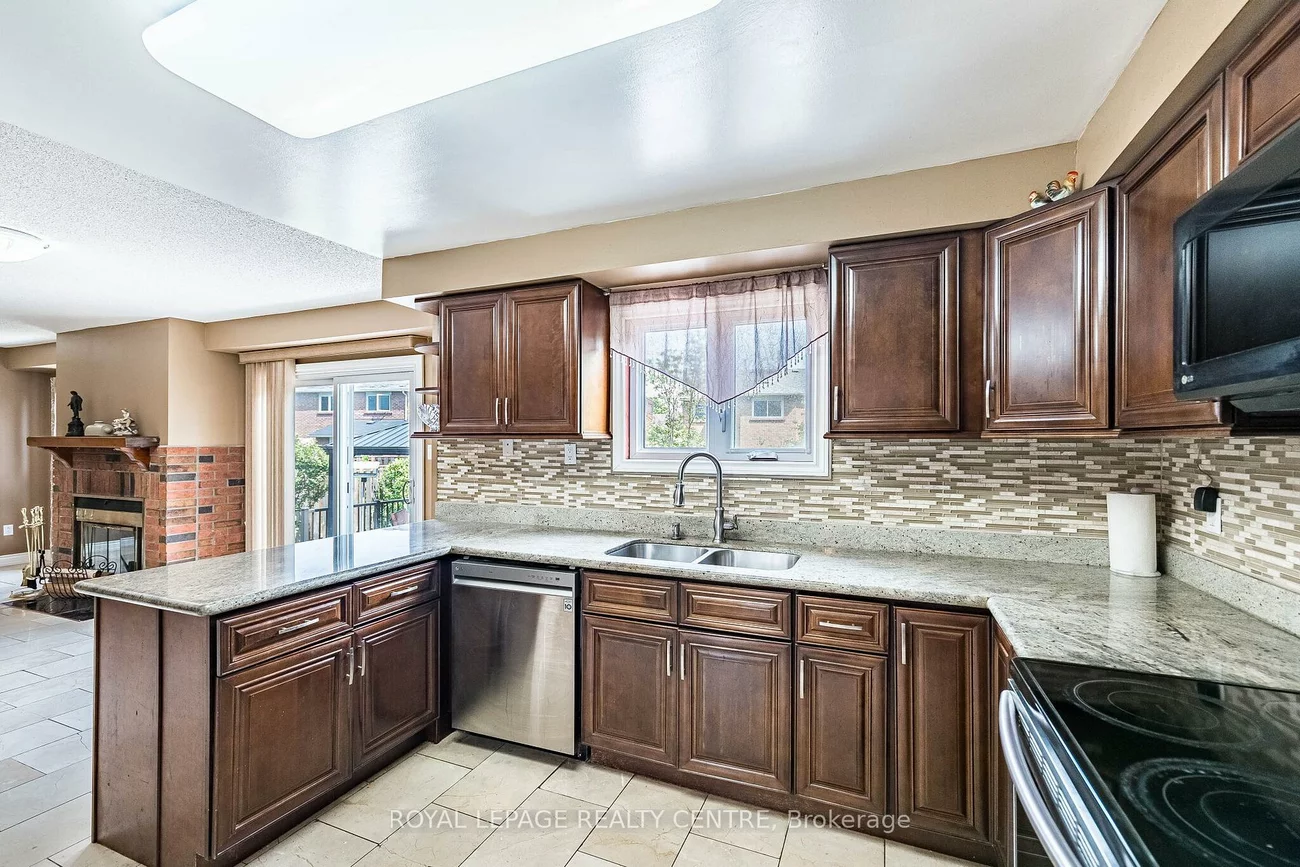 3211, Dovetail, Erin Mills, Mississauga