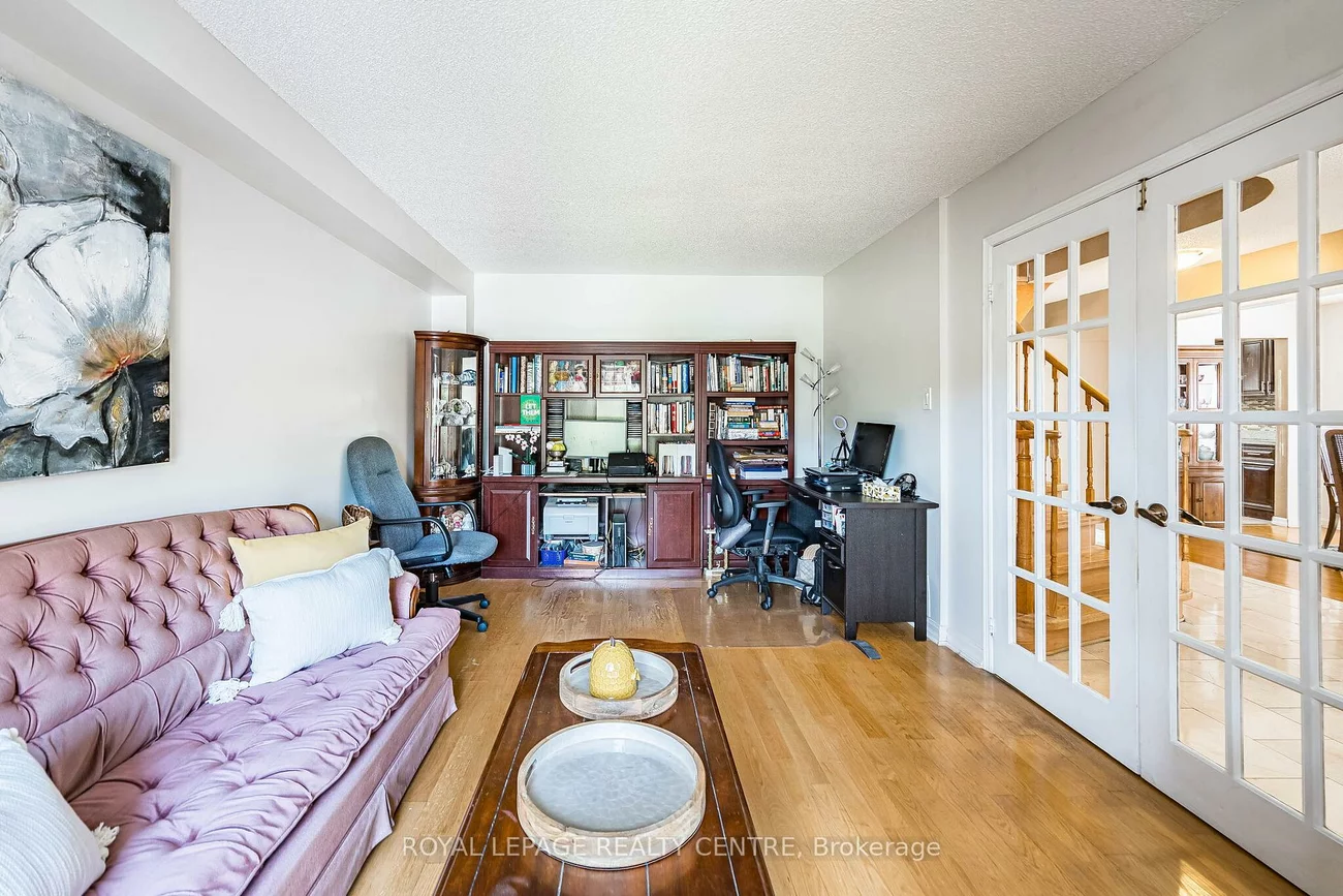 3211, Dovetail, Erin Mills, Mississauga