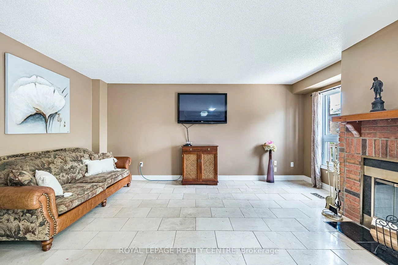 3211, Dovetail, Erin Mills, Mississauga