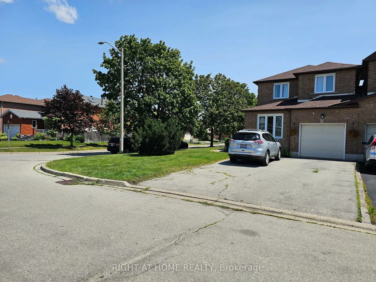 710, Ashprior, Hurontario, Mississauga