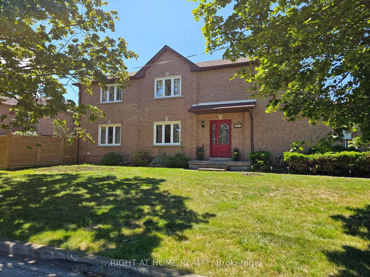 710, Ashprior, Hurontario, Mississauga