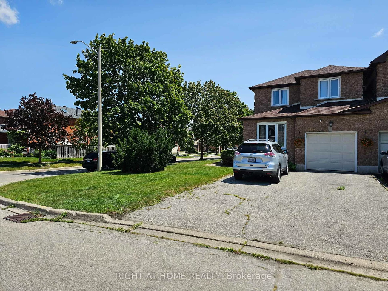 710, Ashprior, Hurontario, Mississauga