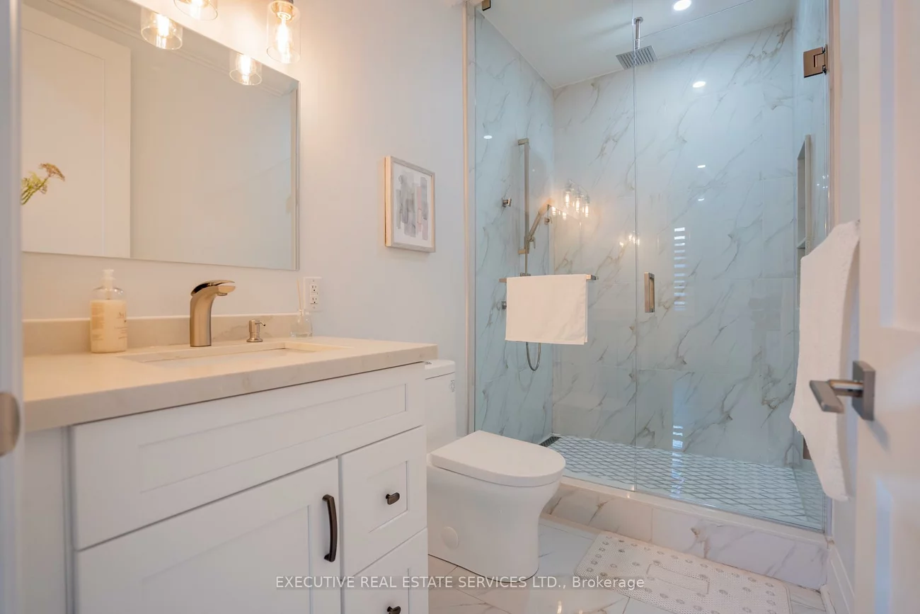 1138, Garden, Lorne Park, Mississauga