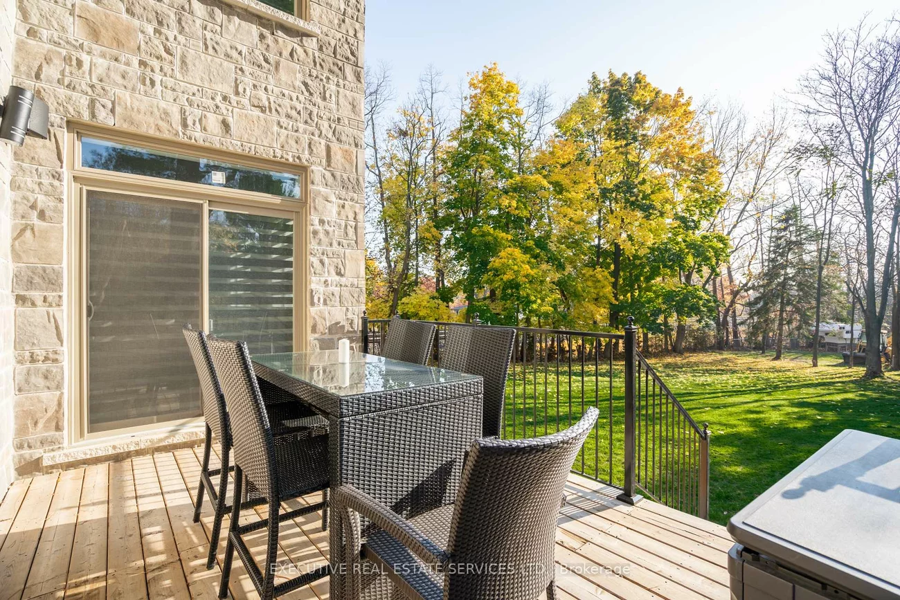 1138, Garden, Lorne Park, Mississauga