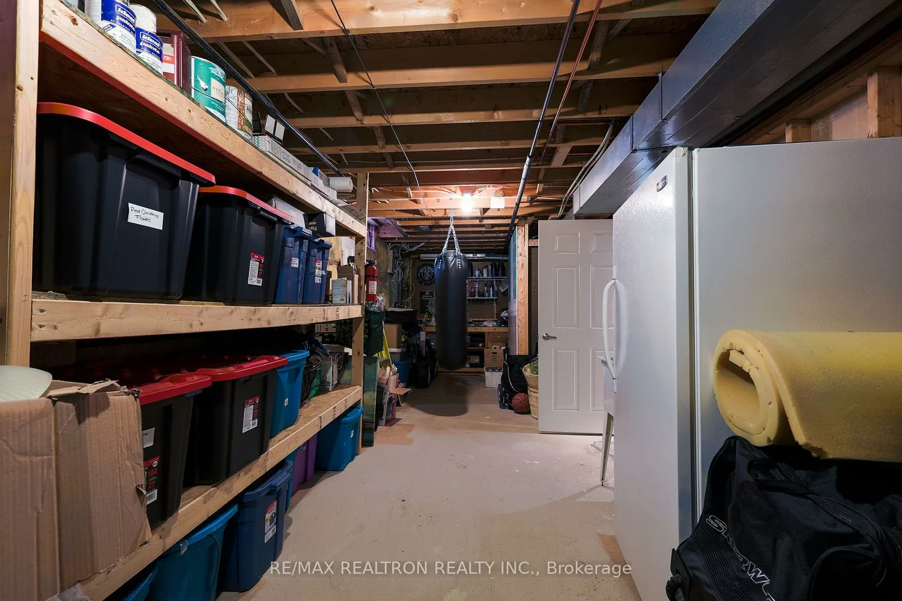 6026, Roxbury, East Credit, Mississauga