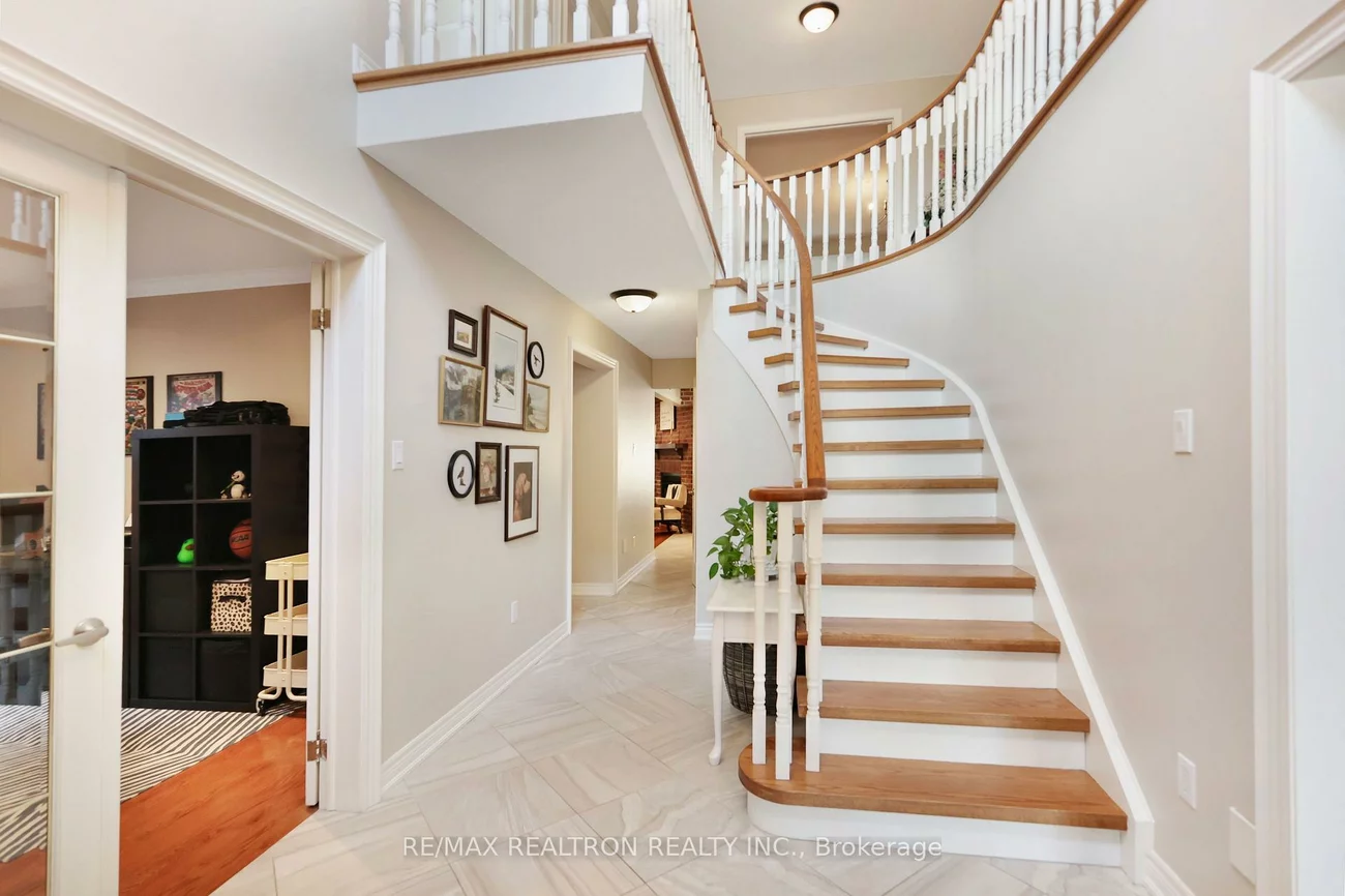 6026, Roxbury, East Credit, Mississauga