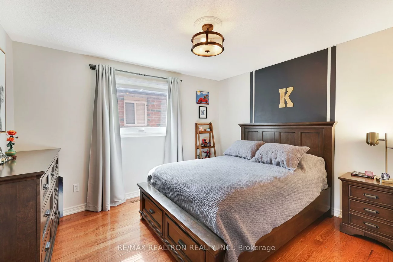 6026, Roxbury, East Credit, Mississauga
