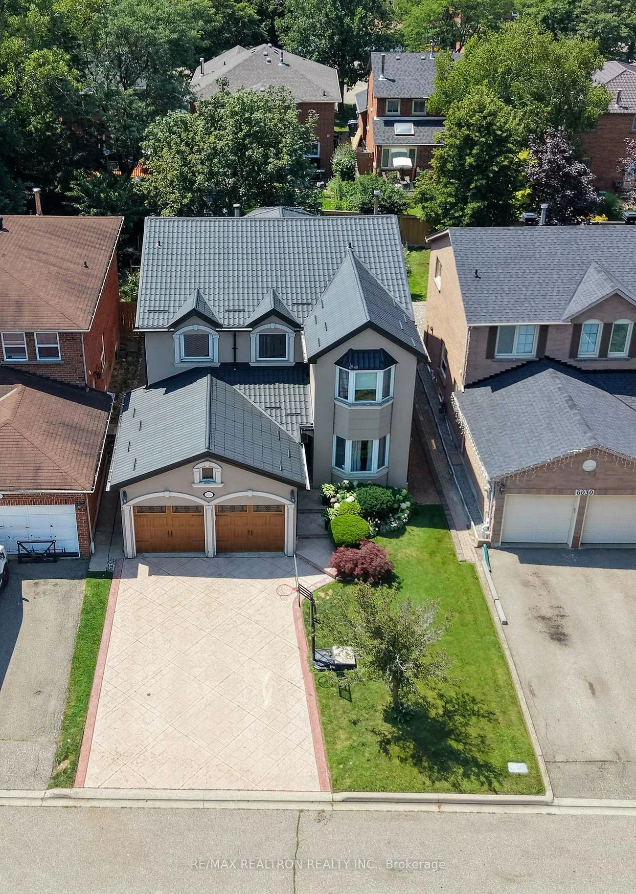 6026, Roxbury, East Credit, Mississauga