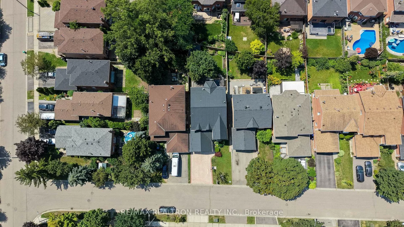6026, Roxbury, East Credit, Mississauga