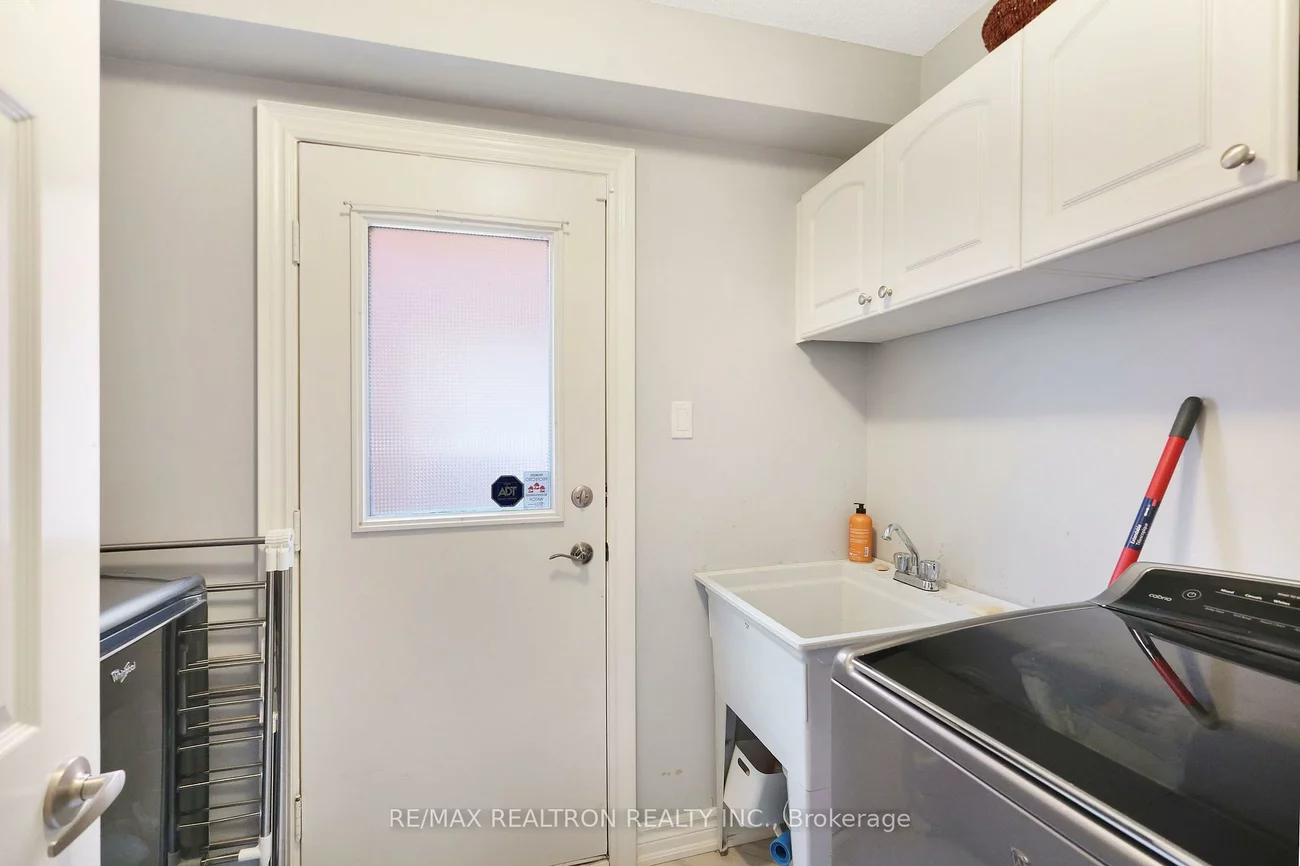 6026, Roxbury, East Credit, Mississauga