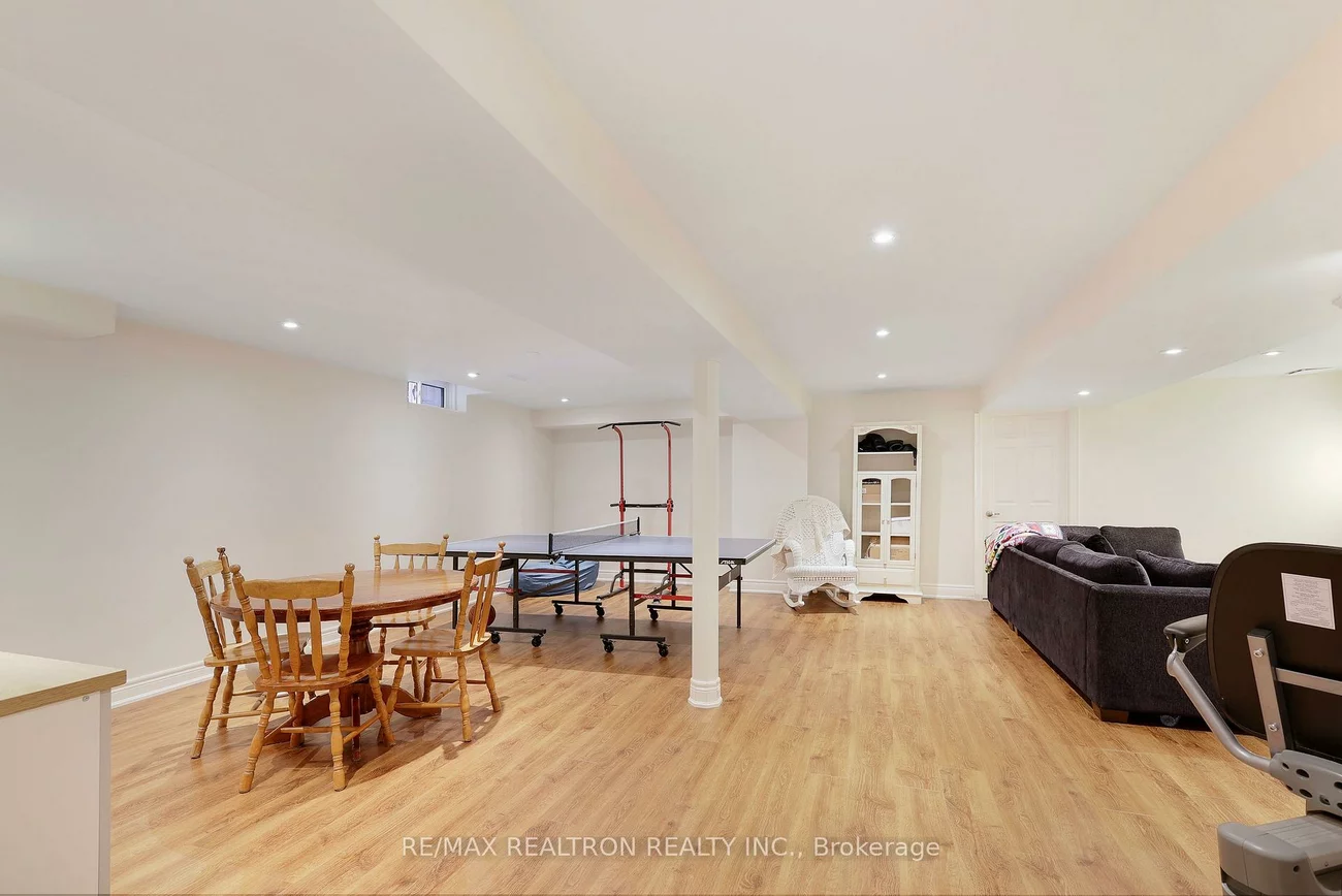6026, Roxbury, East Credit, Mississauga