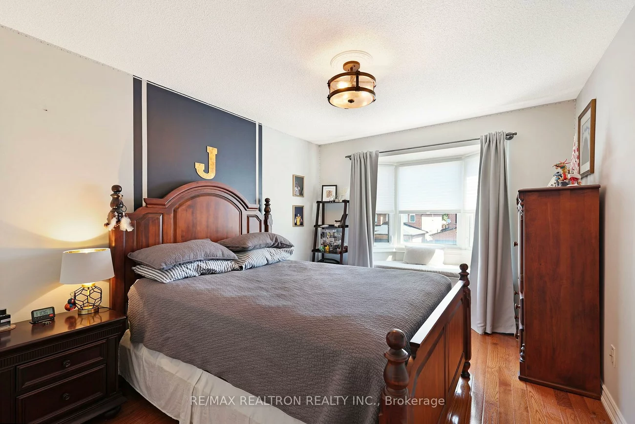 6026, Roxbury, East Credit, Mississauga